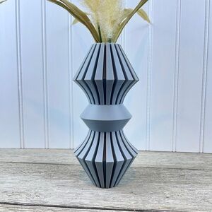 The Korin Vase, Flower Vase, Dried Flowers, Modern Design, 7”
